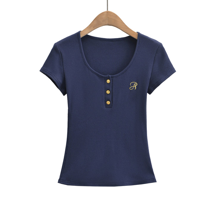 Dame Kortærmet T-Shirt med Knapdetaljer og elegant Rundhalset Stilla