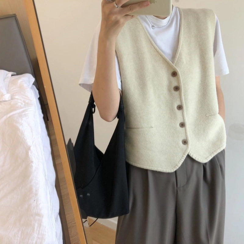 Damerne strikket vest med elegant knaplukning og fint materiale Stilla
