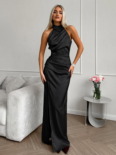 Dame lang satin aftenkjole med elegant halterneck og sideslids Stilla