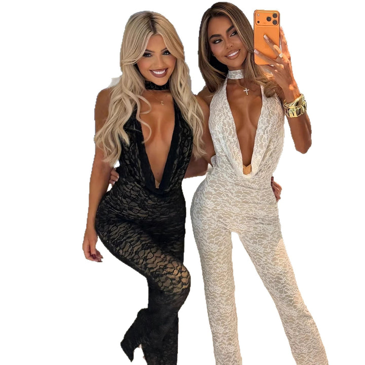 Kvinders jumpsuit lavet af fint blonde med dyb V-hals og elegant rygdesign