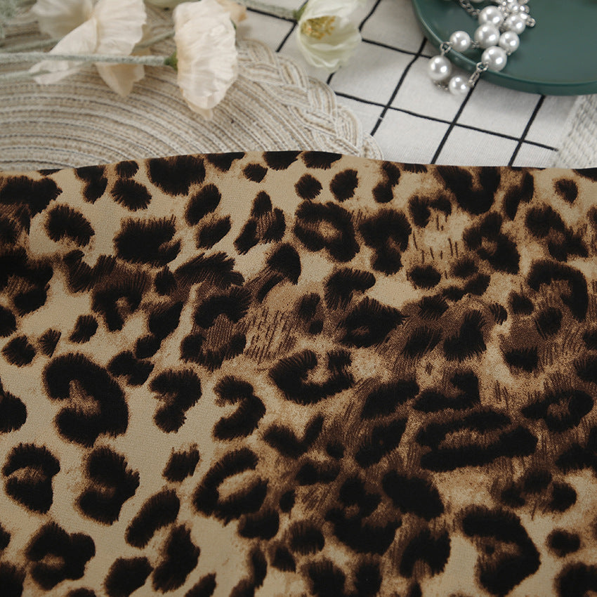 Dame satin kimono robe med moderne leopardmønster og brede ærmer Stilla
