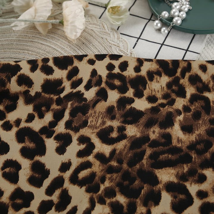 Dame satin kimono robe med moderne leopardmønster og brede ærmer Stilla