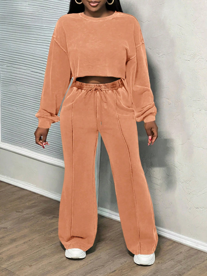 Kvindernes cropped loungewear sæt med brede benbukser og høj talje Skovae