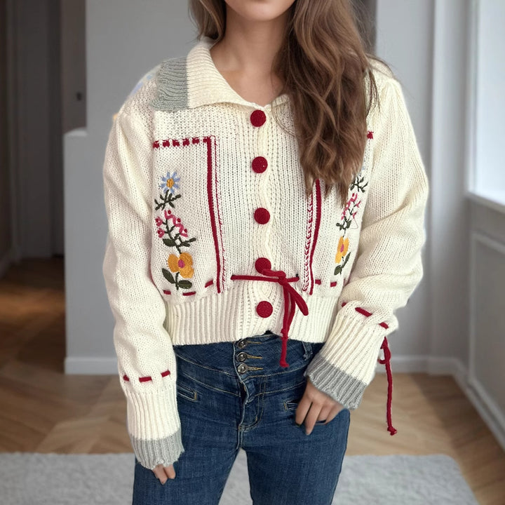 Kvinde cardigan med blomst broderi og moderne snorelukning Stilla