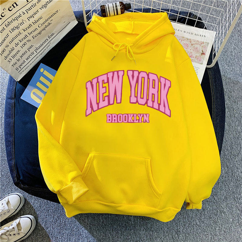 Dame hoodie med trendy New York Brooklyn print Skovae