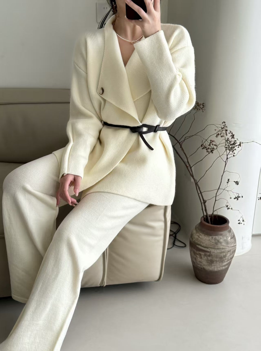 Kvindernes elegante cardigan med skræddersyet design og bælte Stilla