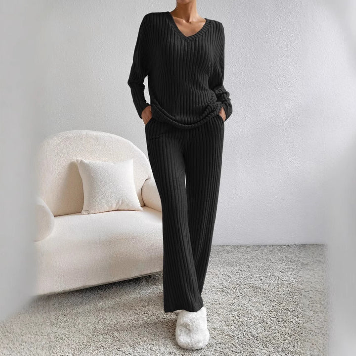 Dame Strik-Loungewear Sæt med Ribstruktur og V-udskæring Stilla