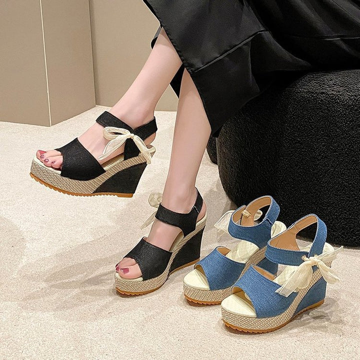 Dame Wedge-sandaler med elegant remdesign og komfortabelt fodseng Stilla