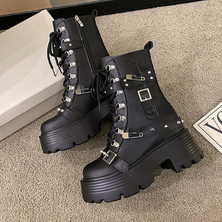 Dame mode støvletter med trendy plateau og elegante detaljer Stilla