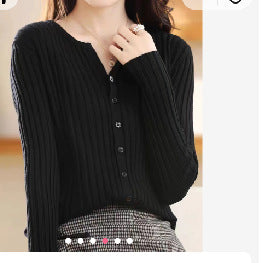 Dame strikkebluse med knapliste Stilla