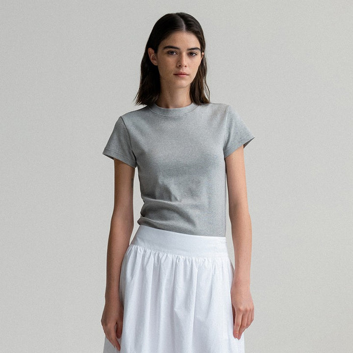 Dame høj kvalitets basic T-shirt med smal pasform og rund halsudskæring Stilla