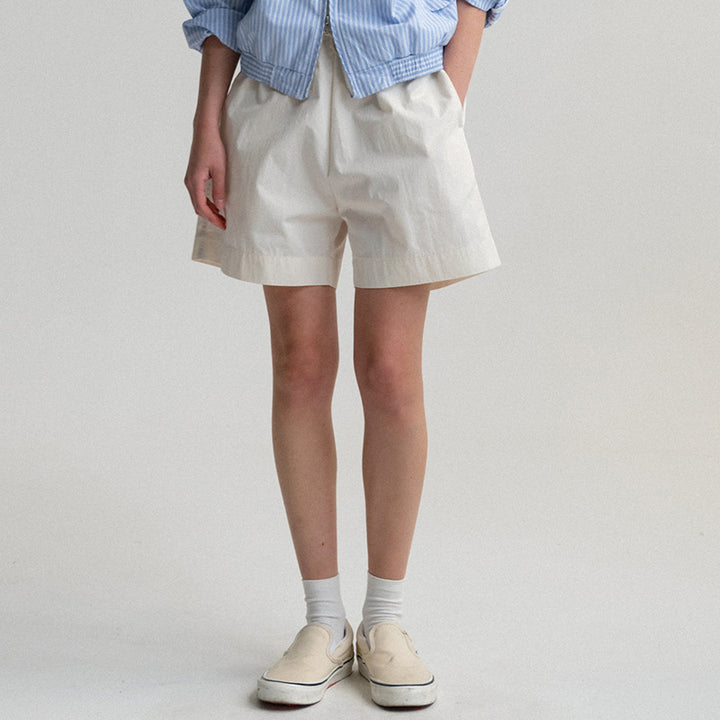 Dame shorts med elegant pasform og højtidelige detaljer Stilla