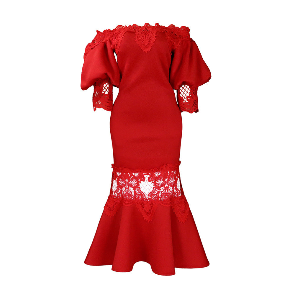 Dame fritidskjole med gennemsigtige spidsærmer og elegant trumpetkant Stilla