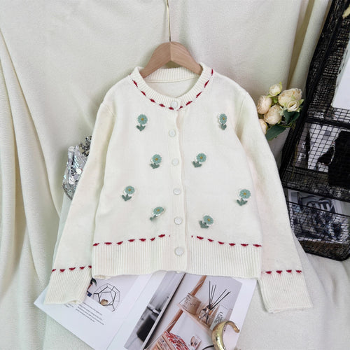 Dame cardigan med blomstret broderi design og knaplukning Stilla