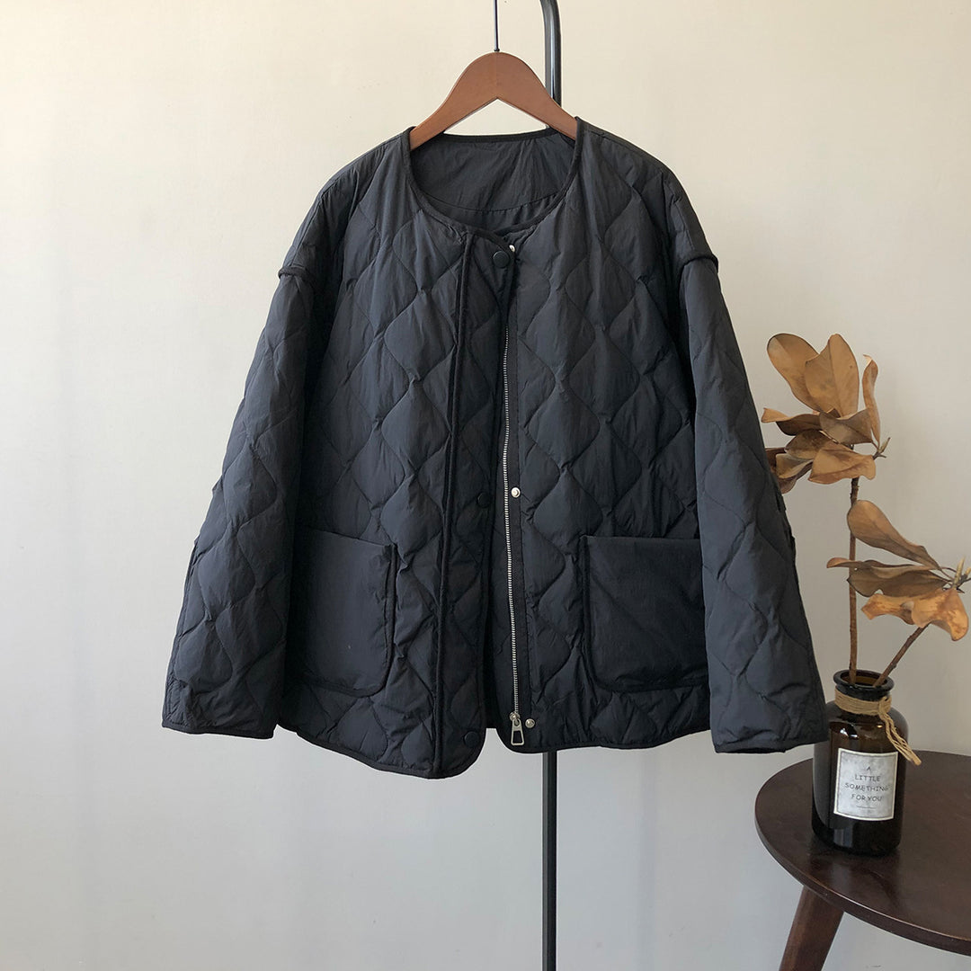 Dame kort skåret quiltet jakke med praktiske lommer og minimalistiske detaljer Stilla