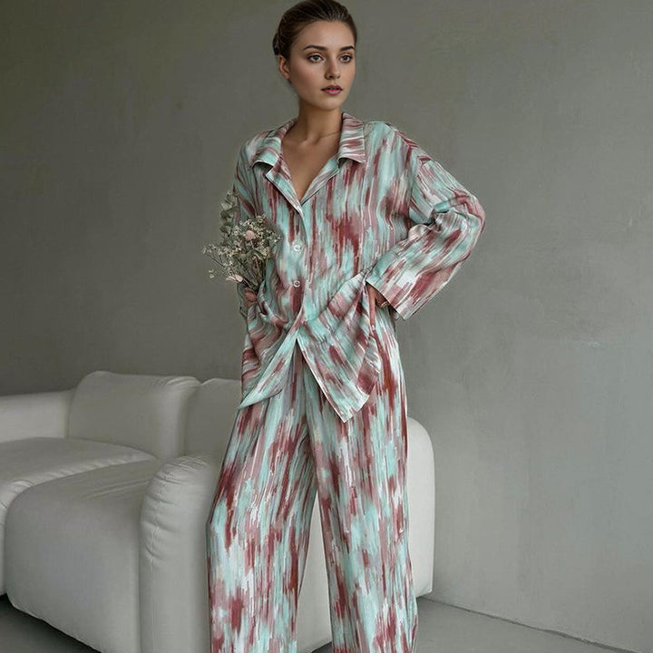 Dame Satin Pyjamasæt i moderne farvegradient-design med løs pasform Stilla