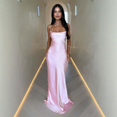 Dame Elegant satin aftenkjole med spaghetti stropper og flydende snit Skovae