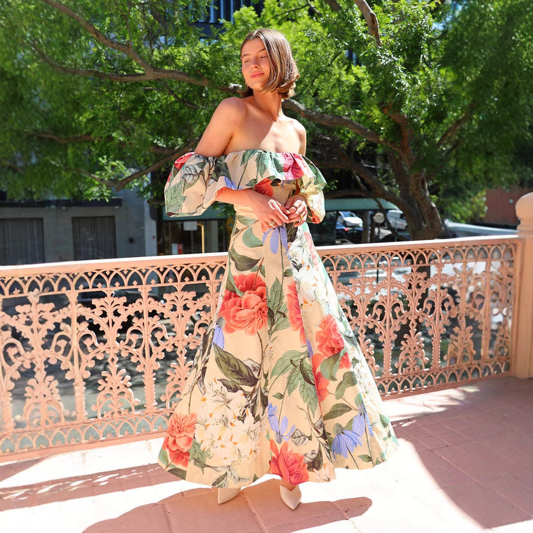 Dame Maxi-kjole i romantisk Off-Shoulder-stil med voluminøse puffærmer Stilla
