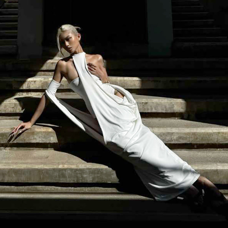 Damer stilfuld aftenkjole med asymmetrisk snit og elegante draperinger Skovae