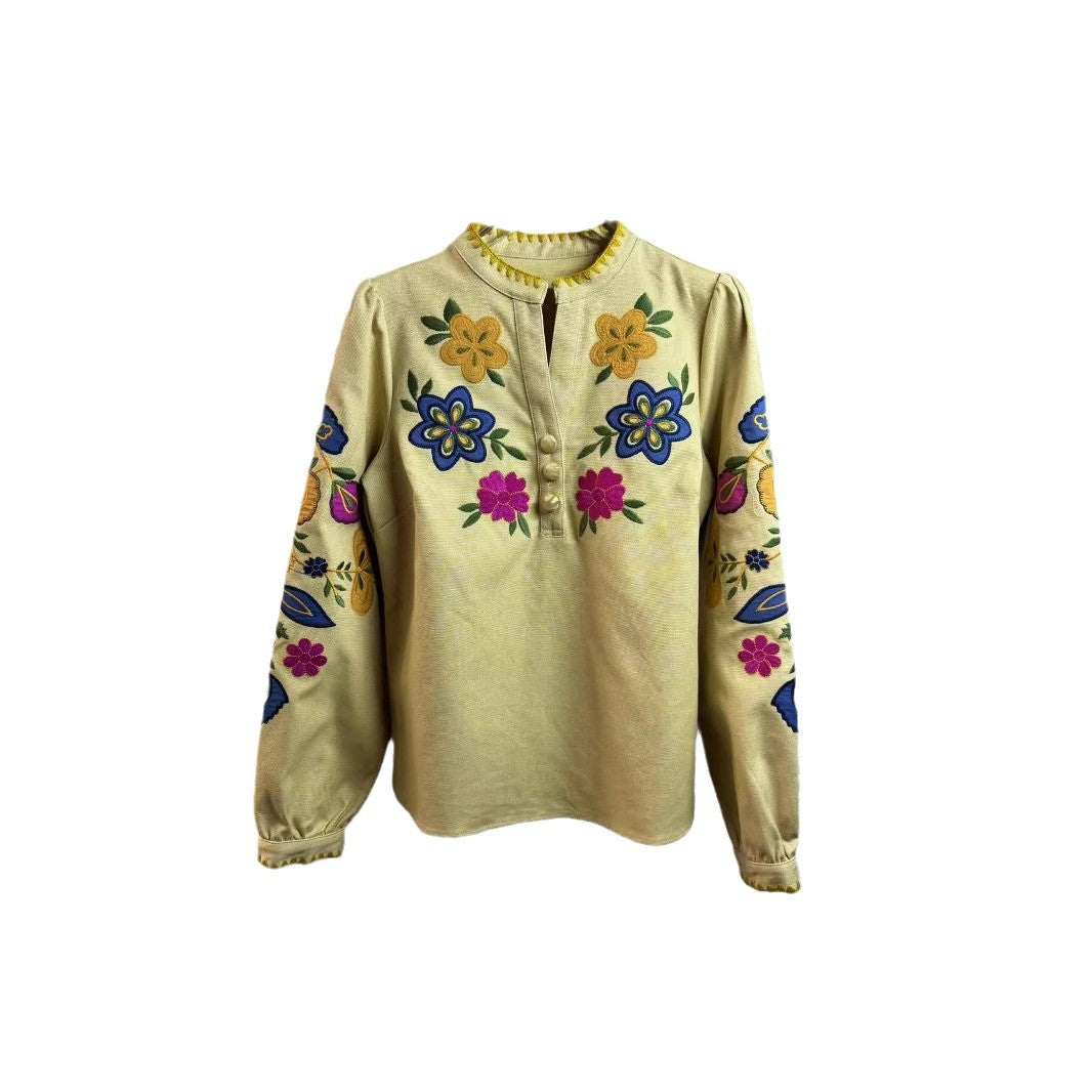 Dame broderet sommerbluse med florale applikationer og knapbar udskæring Stilla