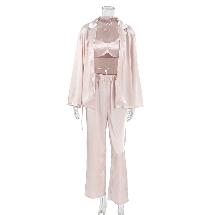 Dame elegant satin loungewear sæt med bred kimono og cropped top Stilla