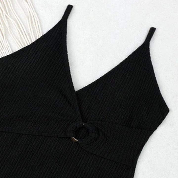 Dame one-piece badedragt med elegant omslag design og stilfuldt ring-detalje Skovae