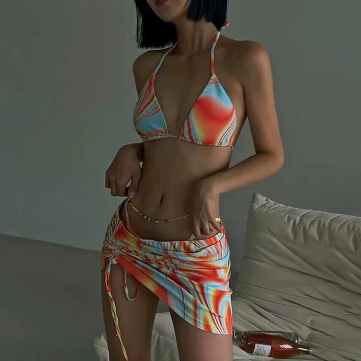 Dame bikini-sæt med farverigt bølgemønster og justerbar trusse Skovae