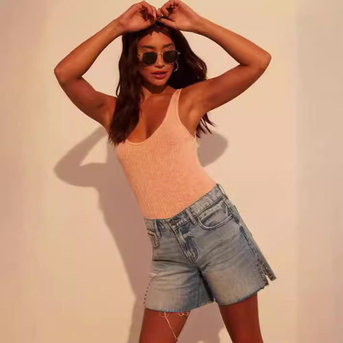 Dame trendy destroyed denim-shorts med nitteudsmykning Skovae
