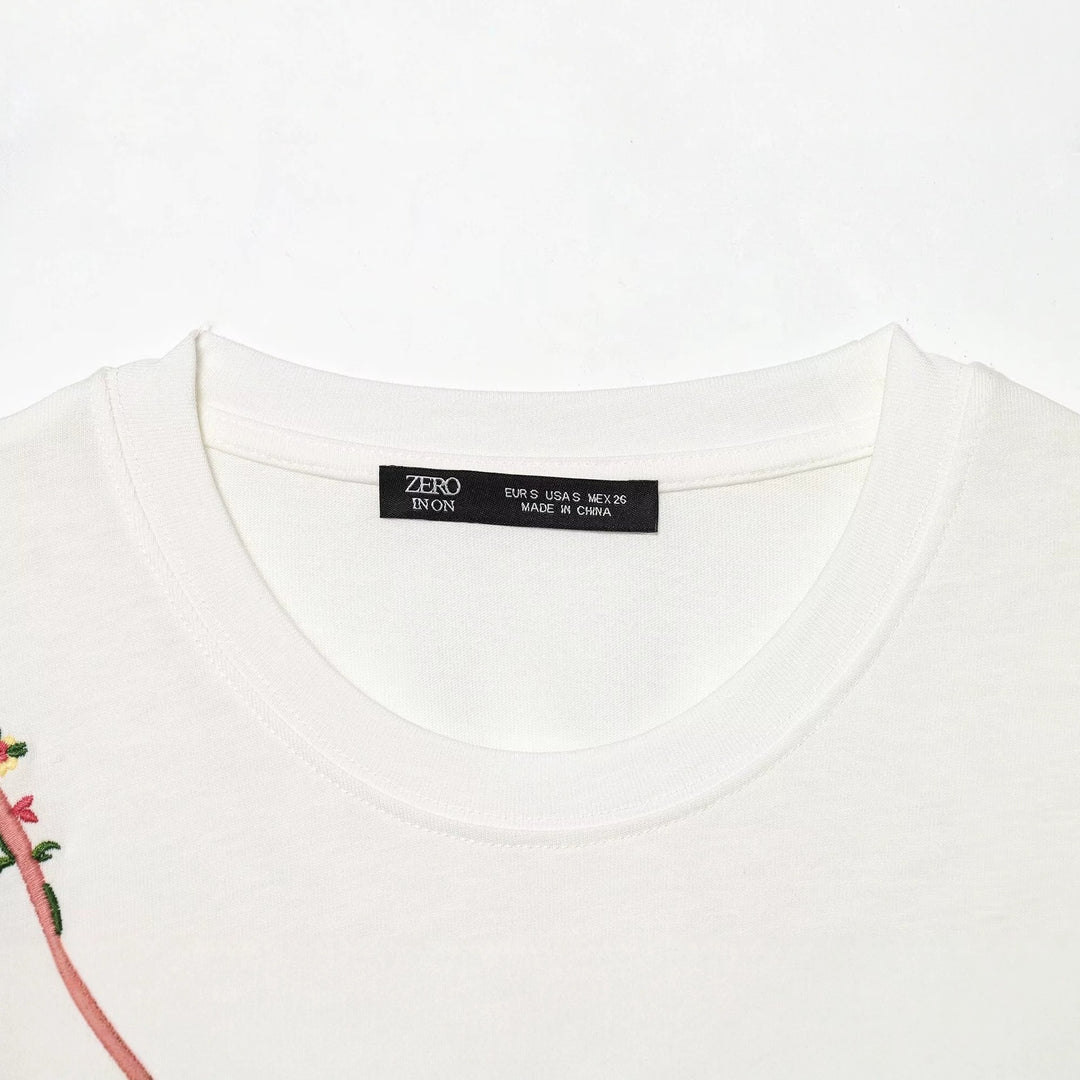 Dame T-shirt med fin broderi og unikke tryk Skovae