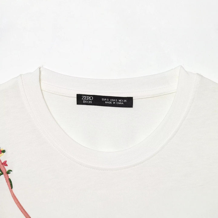 Dame T-shirt med fin broderi og unikke tryk Skovae