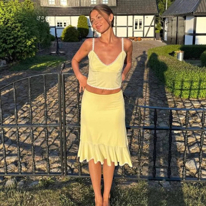 Dame sæt bestående af crop-top og svajende nederdel med spidsdetaljer Skovae