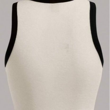 Dame Crop-top med kreativ grafiktryk og sporty design Skovae