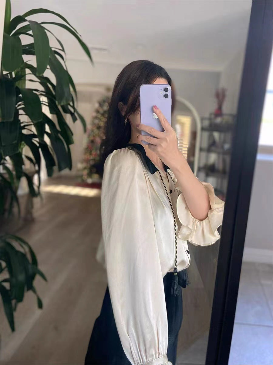Damebluse med elegante draperinger og stilfulde knapdetaljer Stilla