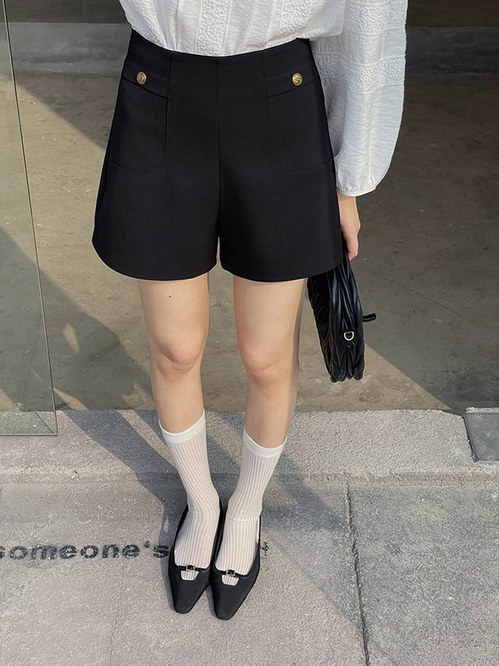 Dame elegante shorts med høj talje og dekorative knapper Stilla