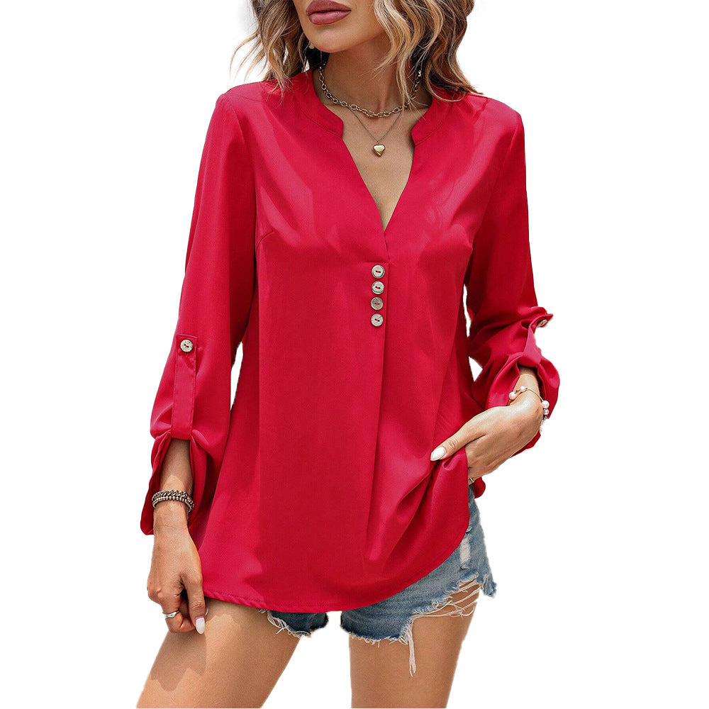 Damebluse med elegante knapdetaljer og stilfuld V-hals Stilla