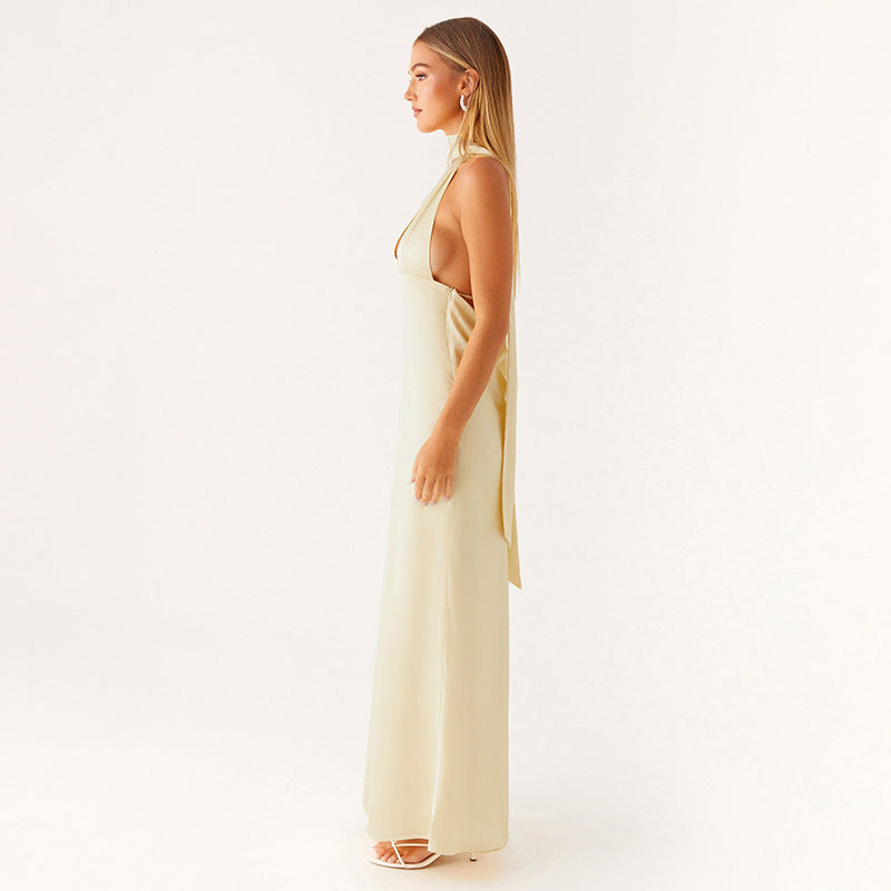Femme Maxikjole med elegant Halterneck Stilla
