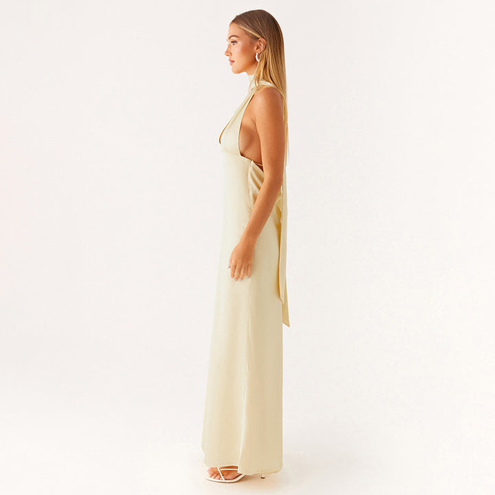 Femme Maxikjole med elegant Halterneck Stilla