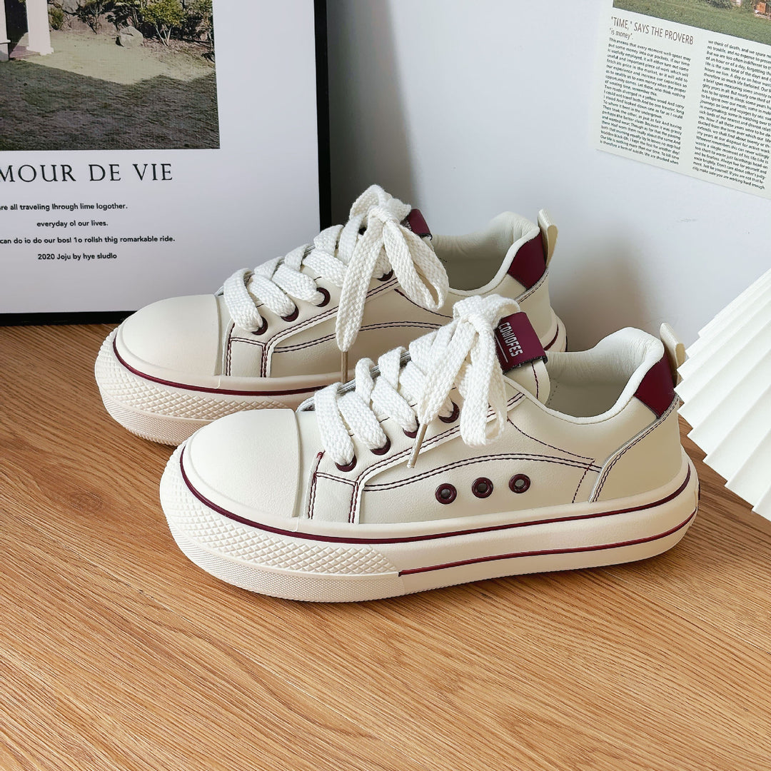 Dame sneakers i højkvalitets kunstlæder med profileret såldesign Stilla