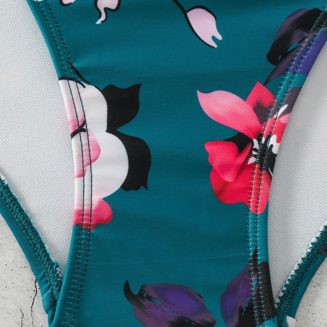 Damer éntlig badeoutfit med moderigtigt blomsterdesign og stilfuld sort Skovae