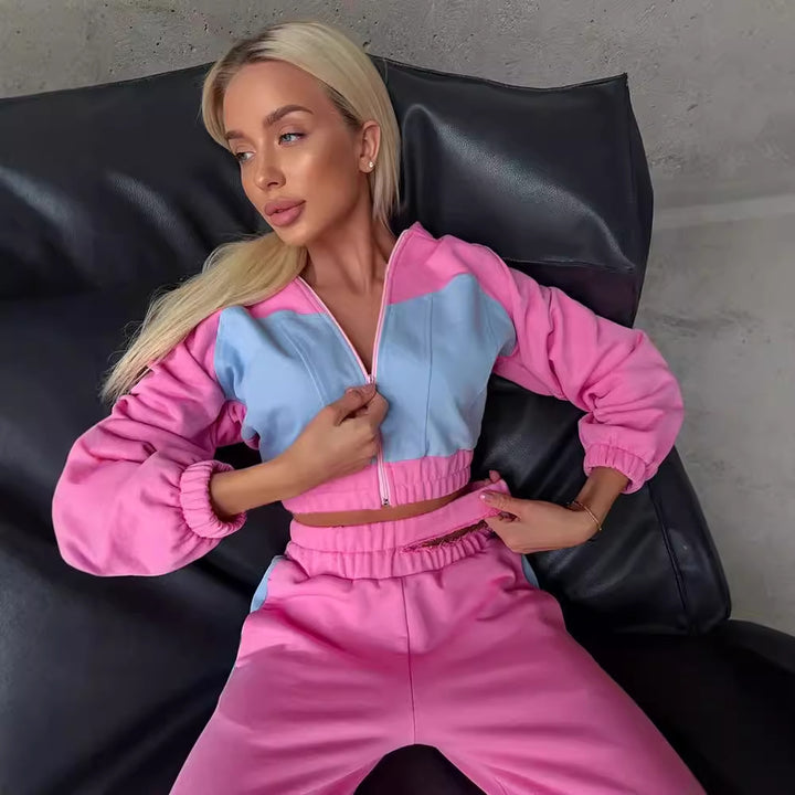 Kvinders sporty loungewear sæt lavet af blødt materiale med kængurulomme Skovae