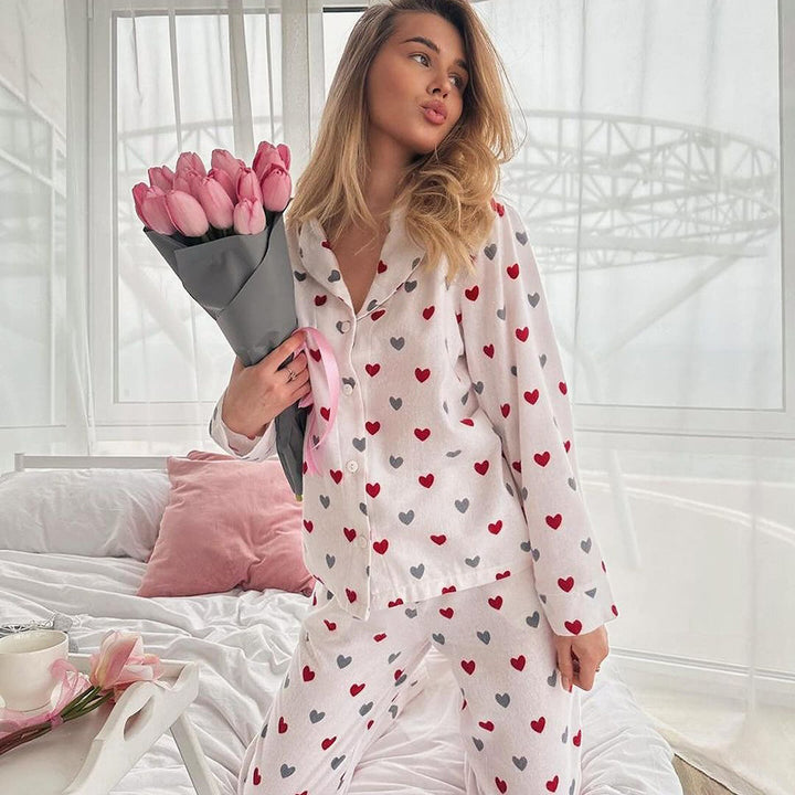 Dame pyjamasæt med hjerte-motiv og behagelig pasform Stilla