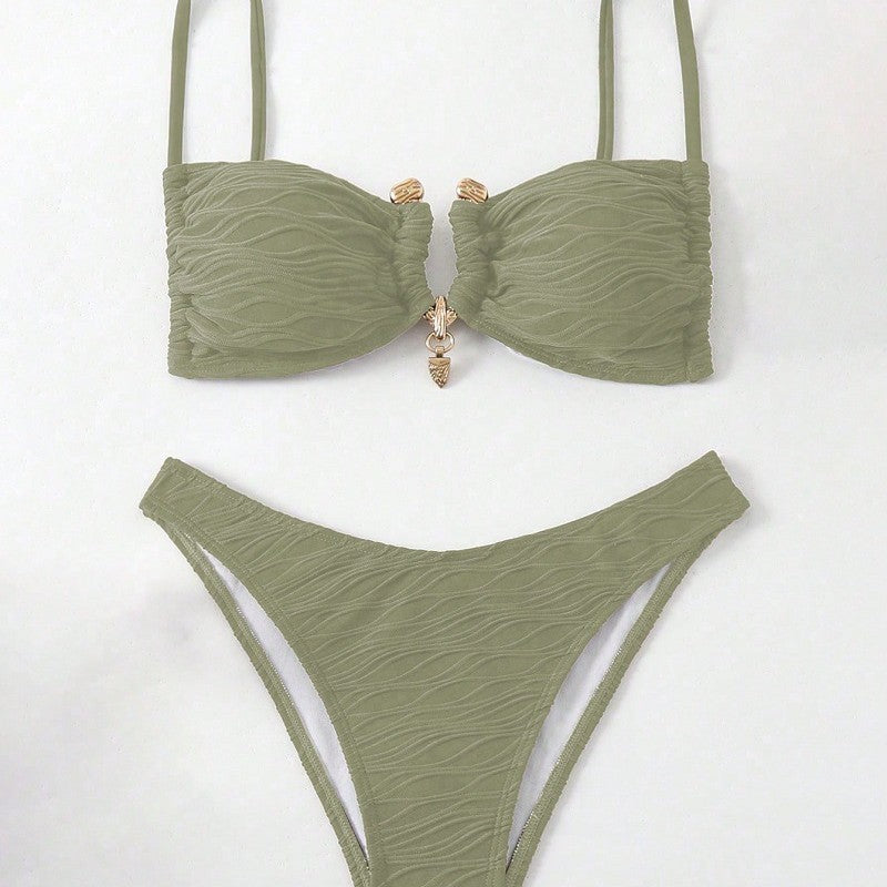 Dame bikini-sæt med struktureret overflade og elegante metalakcenter Stilla