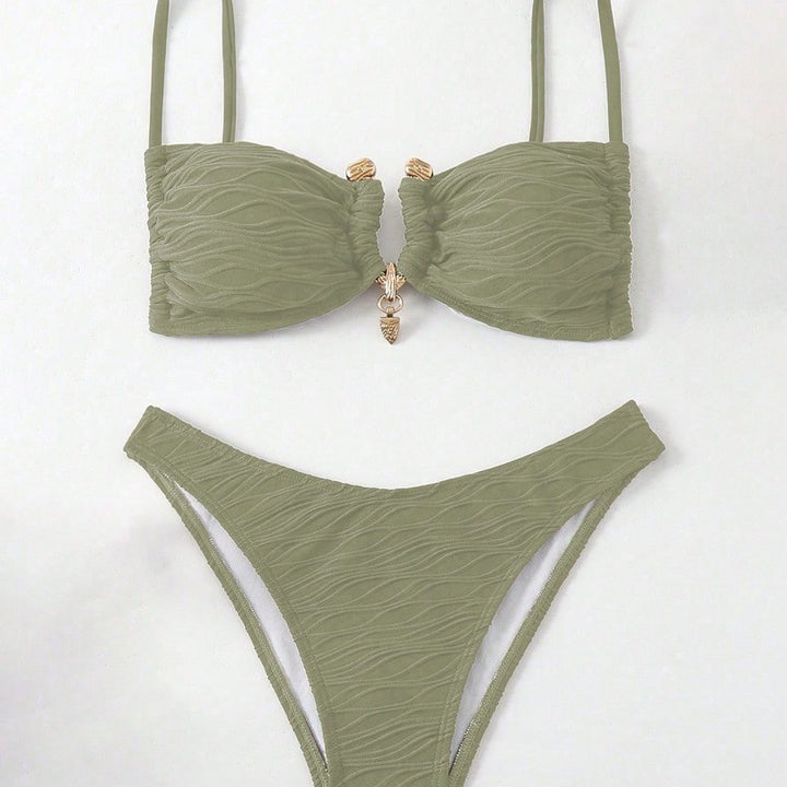 Dame bikini-sæt med struktureret overflade og elegante metalakcenter Stilla