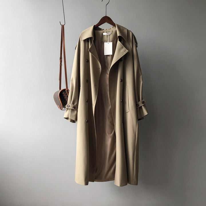 Dame trenchcoat med dobbelt knapliste og elegante detaljer Stilla