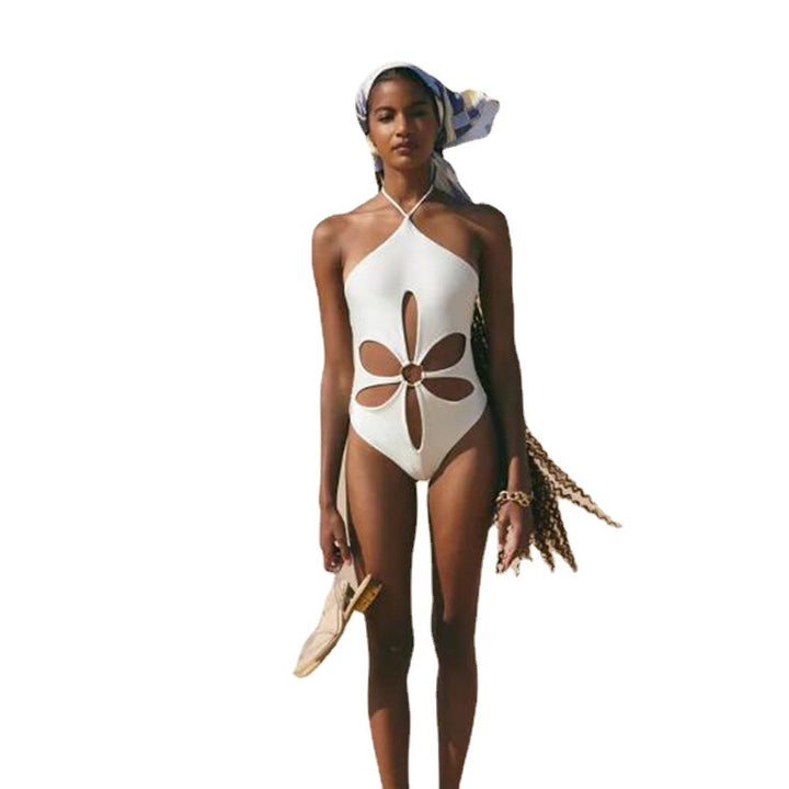 Dame en-delt badedragt med trendy cut-out-design og elegante bindebånd Stilla