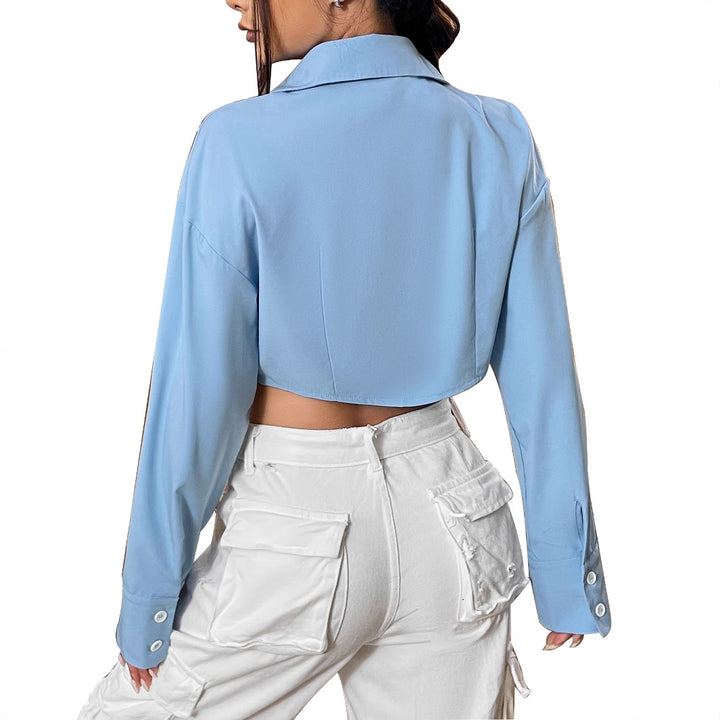 Kvindernes cropped bluse med brede ærmer og elegant knapstol Stilla