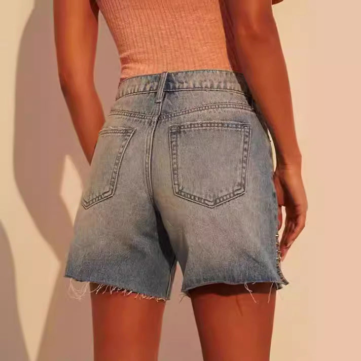 Dame trendy destroyed denim-shorts med nitteudsmykning Skovae