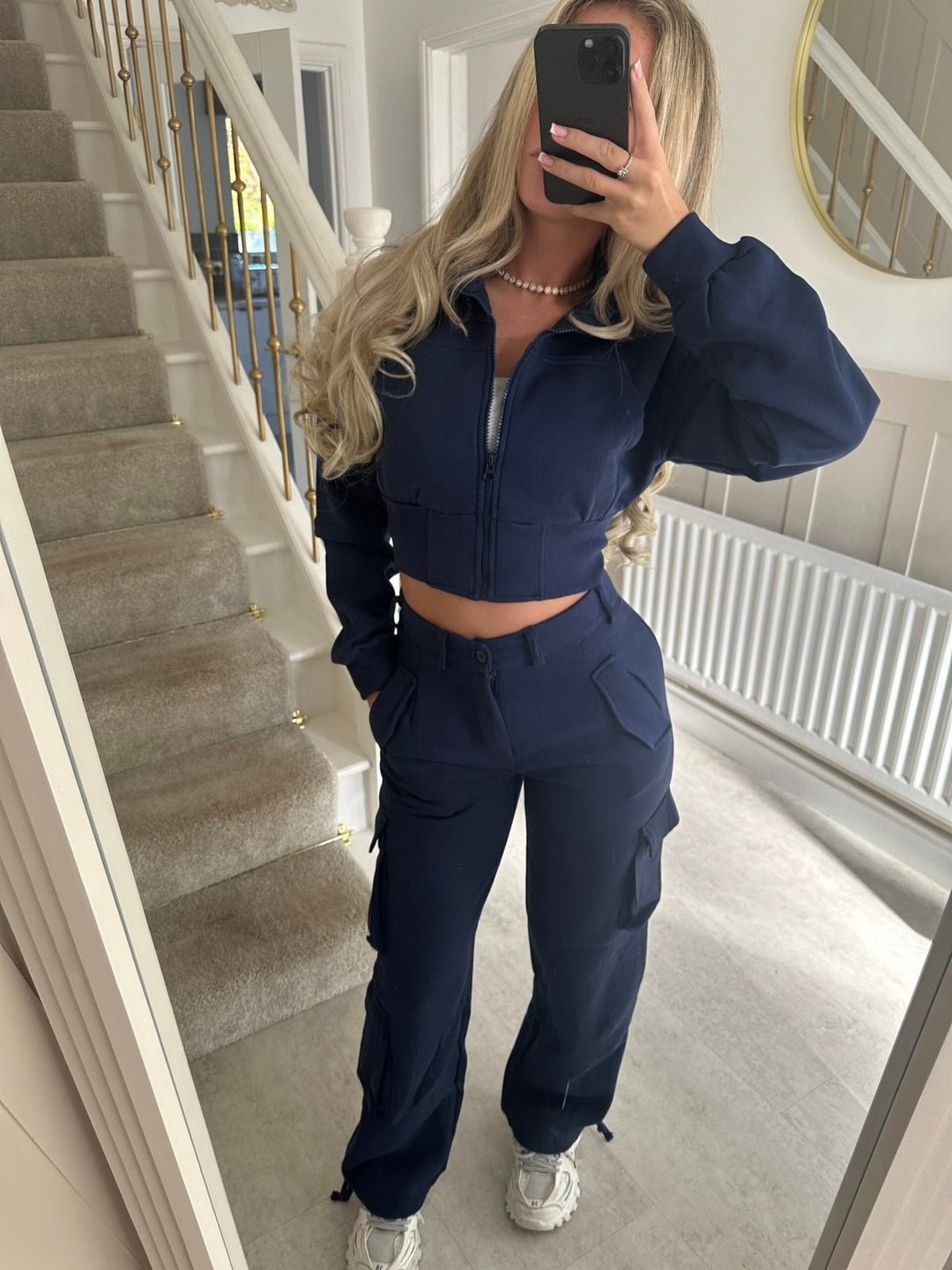 Kvinders fashionable cropped fritids sæt med funktionel lynlås og praktiske lommer