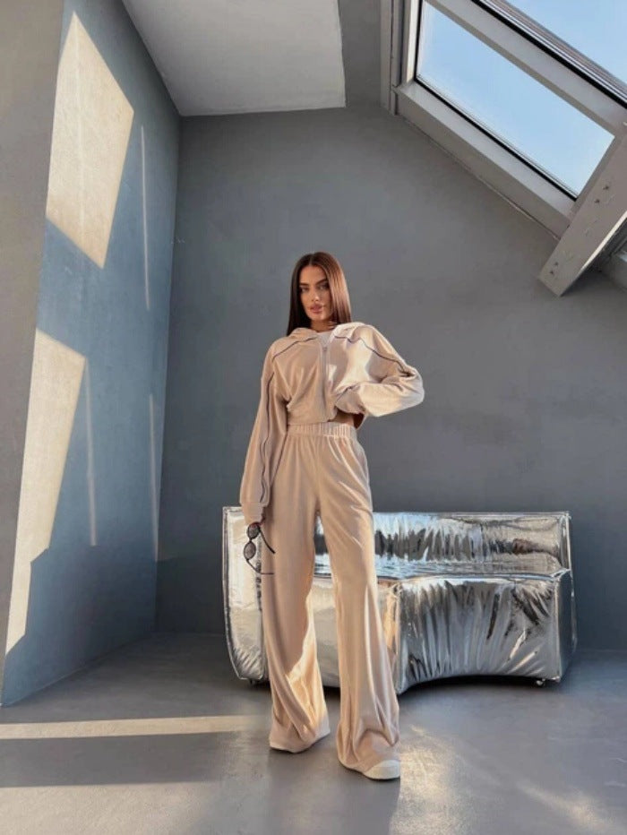 Kvinders sporty velour loungewear sæt med kort hoodie og brede ben Skovae