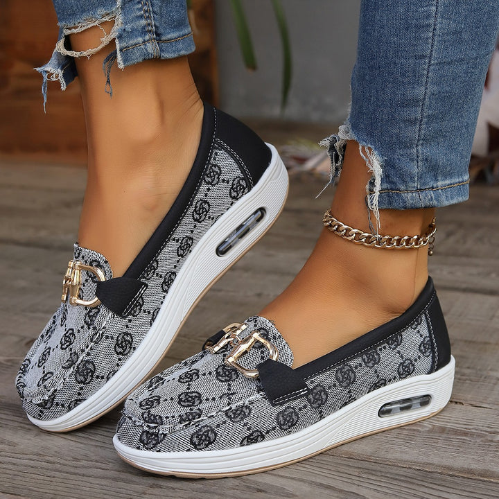 Damer Behagelige Slip-On Sneakers med eksklusiv spænde-detalje og åndbar overfladestruktur Stilla
